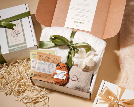 Cozy Couch Gift Set-Personalized Self Care Gift Box Handmade Wellness Package Eco Friendly Gift Set Affordable Luxury Gift Birthday Present New Mom Gift Employee Appreciation Corporate Wellness Housewarming Relaxation Kit Tea Lover